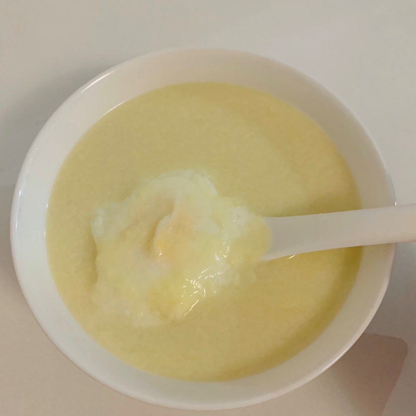 早晨6点钟的新鲜湿腐竹煮甜甜的再下个鸡蛋（味道不错，口感细腻像豆浆，比豆浆香滑）：这是老公起床煮的呢♥️