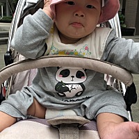 现在还有一年半的时间，我又自己一个人带孩子，想去练车又没人带，想带去驾校又怕不安全，是丢弃不考了...
