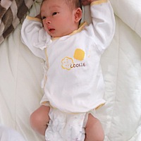 5斤1两早产宝宝，一天一天的长大，小汐汐现在1个半月了，2月14号出生的，是个情人节宝宝噢