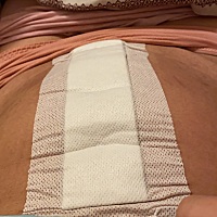 自己看着自己的伤口都看哭了、 女人太难了😭
