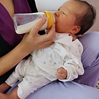 黄疸一直没退清，还有4天就要打疫苗了。决定打疫苗前停母乳几天，小家伙胃口很好来者不拒呀，老母亲又是...
