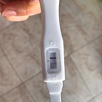 大家帮我看看这样算不算怀孕了？同房17天，大姨妈已经晚了5天没来，验孕棒两道杠，一深一浅是不是怀孕了...