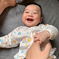 婆婆去世快半年了，昨天带着四个多月的儿子去扫墓，我有些无语，宝宝还这么小非让他去跟着扫墓，扫完墓...