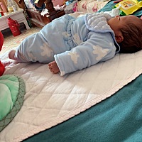 宝宝频繁夜醒。爱哭闹。睡眠时间短。怎么办