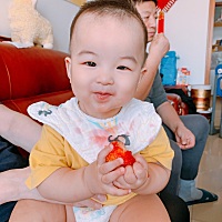 经常张嘴就能喷出一句你妈不要你了 她抱着孩子，孩子看着我，她就不愿意，就说孩子，你别看你妈，看奶奶...