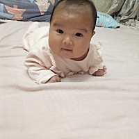 小宝贝前面头发有点少怎么办呢～