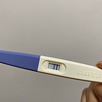 末次月经3月9日，最近总是肚子疼，那种要来大姨妈的感觉，之前一直用闺蜜给的两年前的试纸测，一直白板...