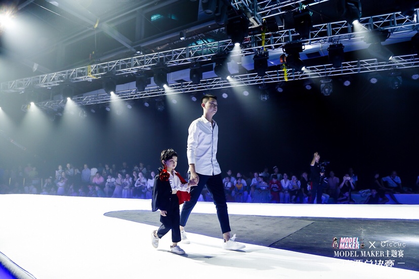 爸爸和姐姐参加CCIC少儿国际模特大赛广西总决赛亲子秀