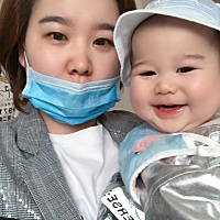 依梵快要半岁了，这段时间都是我自己在带孩子，比较辛苦还有姐姐依诺也需要照顾。弟弟越来越有趣了，就...