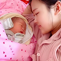 我和宝宝报喜了，小帅哥一枚，三月初七，晚22:56，顺产宝宝 七斤八两。宫口开三指打无痛，开到五指进产...