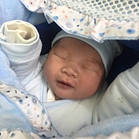 19年12月份顺产出生7.8斤的猪宝宝💕💕💕 混合喂养，会大笑，会拿东西，会吃手，还没会翻身，有没...