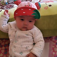 给宝贝新买的帽子  么么哒😘