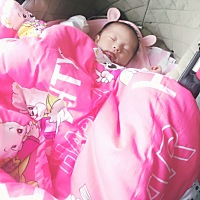 虽然疫情控制的很好，可我们依然谨慎行事，没有带着宝宝去影楼拍满月照虽有遗憾，但我们可以在家给宝宝...