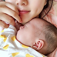 现实给了我一巴掌 既不道歉也不说话 我用最好的年华换来最深刻的教训 我所谓的值得回头一看全是活该 我...
