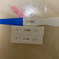 3月6号晚上来的大姨妈，10号晚上没有了。今天测了下，有浅浅的一条，其它两个试纸没有，这到底是怎么回...