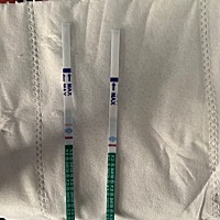 连续测了5天都是一条浅浅的杠.今天特意测了一下我老公的右边👉是他的，左边👈是我的，是不是有了呢。