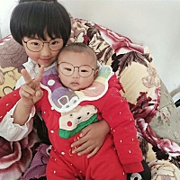 晚上总是睡不安稳    哼哼唧唧得   还哭   白天又好好的    这是怎么回事啊    快崩溃了
