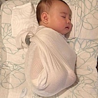 感觉我的宝宝一吃奶就要拉大便正常吗？宝宝是母乳喂养