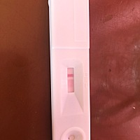 上个月20号结束的姨妈，30号左右拍的卵，今天就想测测看，结果变成这样了，麻烦各位朋友帮忙看看吧……