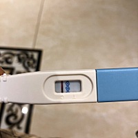 28号排卵，今天是排卵后第13天，昨天晚上有褐色分泌物，以为是姨妈提前造访，用上了姨妈巾，直到今天中...