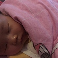 今天又是自己睡着的，刚吃饱后不想睡，脚蹬了一会看着我哼了几下，我用鼻子蹭了蹭你的鼻子，一会就睡了...