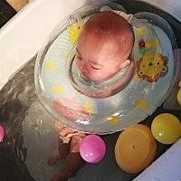 四个月的孩子不知道要泡多久，看着他喜欢又不忍心把拉出来