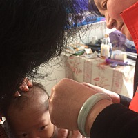 喜欢被抱抱的你真的是各种抱，麻麻我快奔溃了，你外婆倒是好雅兴，还给你取名叫“抱大”，好无语😒�...