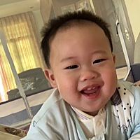 昨天，我的小可爱满一周岁啦，感觉时间真的过得太快了，一周岁的你长了四个小牙齿，特别爱笑，脾气也特...