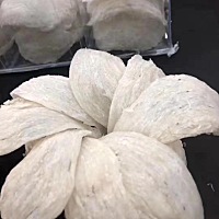 1、燕窝能提高身体的免疫力，让孕妇在孕期和哺乳期保持身体健康。 2、燕窝可以对抗妊娠纹及抑制产后色素...