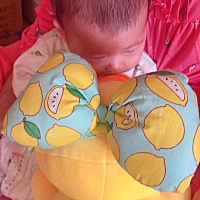 鑫姐连续高烧3⃣️天 从第四天开始体温恢复正常 疹子陆续出现 晚上难受的只能抱着睡 我的小妞 快快好起...