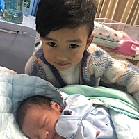 40 4超期宝贝，4.12早上四点肚子有点痛，八点见红，抓紧洗澡，去店里吃了早饭不想接着去医院，因为去了...