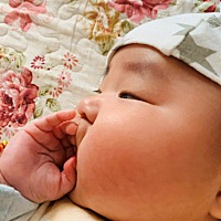 孩子现在4个半月，上次儿保医生让每餐减量因为太胖了（生的时候5.7现在15.8）晚上不能喂夜奶，要求段夜...