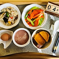 这几天由于宝宝吃奶，咬破了rt，心情有些压抑，[失望R]所以有些延迟，请谅解。 这是11号的月子餐。