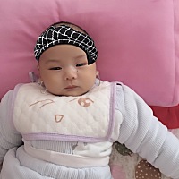 宝宝最近两天老是吐奶，也不知道怎么回事，之前不这样的，有宝妈知道吗