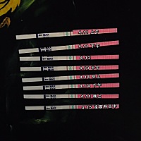多囊卵巢 第一次有检测线深过对照线的 麻烦集美们帮忙看看是哪天排的卵可以吗？ 感觉这两天都是强阳...