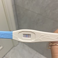 这几天胸总是肿胀，肚子微微疼，以为要来姨妈了，今天测怎么两条杠