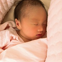 37周报道的女宝宝、祝你平安幸福快乐❤️ 刚洗完澡甜甜的睡一觉 第五天的欧式双眼皮出来咯
