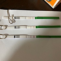 晚上和哥哥出去吃了个便饭，还没吃饭之前就感觉肚子很痛，结果回来去厕所还很难，就是感觉那种姨妈痛，...