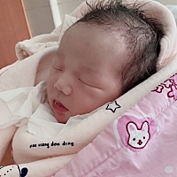 俩女一男，儿女双全啦，整个孕期没有孕吐反应，肚子尖，胎动集中肚脐周围，不喜好甜食，跟两位姐姐孕期...