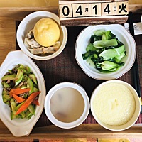 这是顺产之后第12天月子中心的月子餐，喜欢的可以照着做。 辅餐一般是水果或者点心，有的直接吃了忘记拍...
