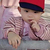 出生时3斤半，现在16斤，马上就一周岁生日了