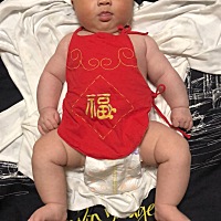 快3个月啦！脸的颜色有点深啊😅😅15斤的小胖子是不是吃的的太好了😂好像有点超标了。