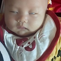 这一个星期左右宝宝一天只有一次粑粑，精神都挺正常的，但是这两天宝宝拉的粑粑特别粘稠，难道是我吃错...