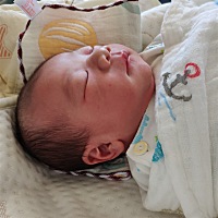 我是顺产生的娃，进待产房后，医生只让带了产褥垫一包（要大尺寸的），刀纸（基本没用上），包被（根据...