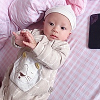 宝宝已经四个月了  酸味的便便已经拉了蛮久了  那是什么原因  求助宝妈们帮助