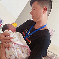 因为是二胎，14号产检说刀口只有1.8毫米厚了，医生说就这两天准备吧，然后回家和老公商量日子，本来说能...