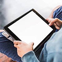 马上要开始放暑假了，孩子开心，但大人却开始烦恼，因为许多小朋友疯狂上网打电玩，甚至挑灯夜战，严重...