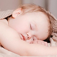 宝宝出现睡眠不安稳大多有以下几种情况，给出了具体的护理方法，家长可以参考： 1.浅睡眠期 宝宝睡眠周...