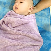 我是一半母乳一半喂奶粉 但是母乳少我也不经常喂 上个月十五号来的大姨妈 这个月没有来 没怀孕以前都会...