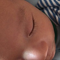 我儿子没有不舒服，4月2号开始至今，每晚12点左右就开始哭闹，大哭不睡觉，不懂为什么。尝试过白天不让...